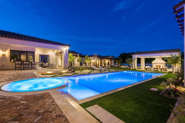 A 2024 PHTA Bronze-winning geometric pool by Morris Pools
